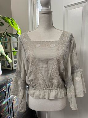 American Eagle Outfitters Lace-Trim Square Neck Peasant Top in Light Gray
